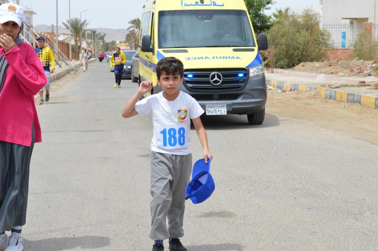 احد أطفال التوحد خلال مشاركته فى مارثون الجرى احد أطفال التوحد خلال مشاركته فى مارثون الجرى
