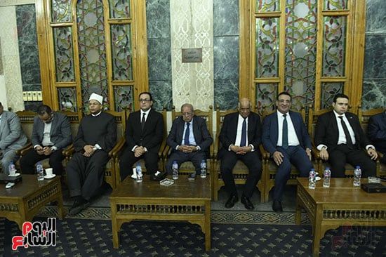 جانب من الحضور فى العزاء الدكتور على عبد العال جانب من الحضور فى العزاء الدكتور على عبد العال