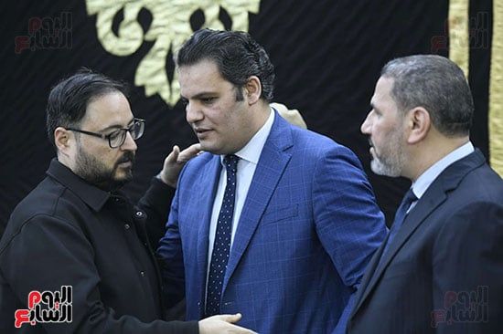 الكاتب الصحفى محمود سعد الدين يستقبل العزاء فى حماه الكاتب الصحفى محمود سعد الدين يستقبل العزاء فى حماه