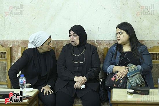 الكاتبة الصحفية همت سلامة تستقبل عزاء والدها الكاتبة الصحفية همت سلامة تستقبل عزاء والدها