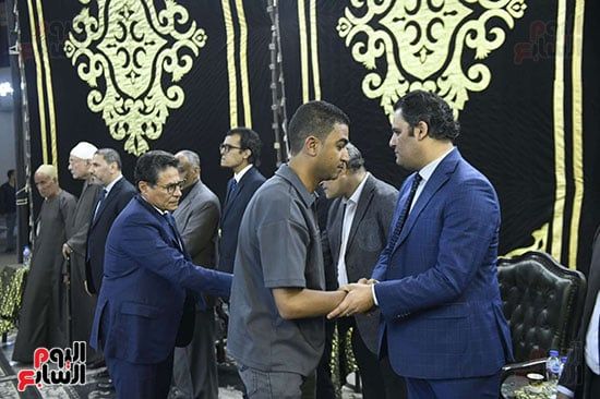 الزميل حسن محمد يقدم واجب العزاء الزميل حسن محمد يقدم واجب العزاء