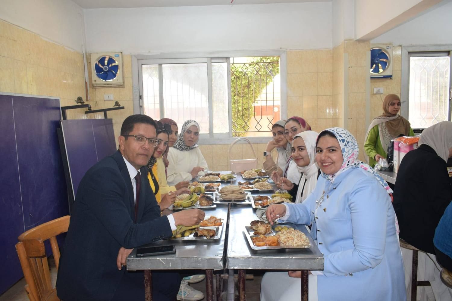 رئيس لجامعة رفقة الطلاب رئيس لجامعة رفقة الطلاب