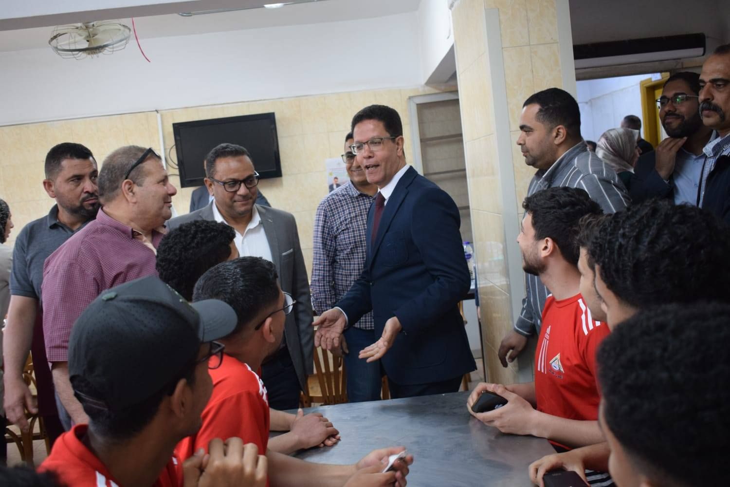 خلال التحدث مع الطلاب خلال التحدث مع الطلاب