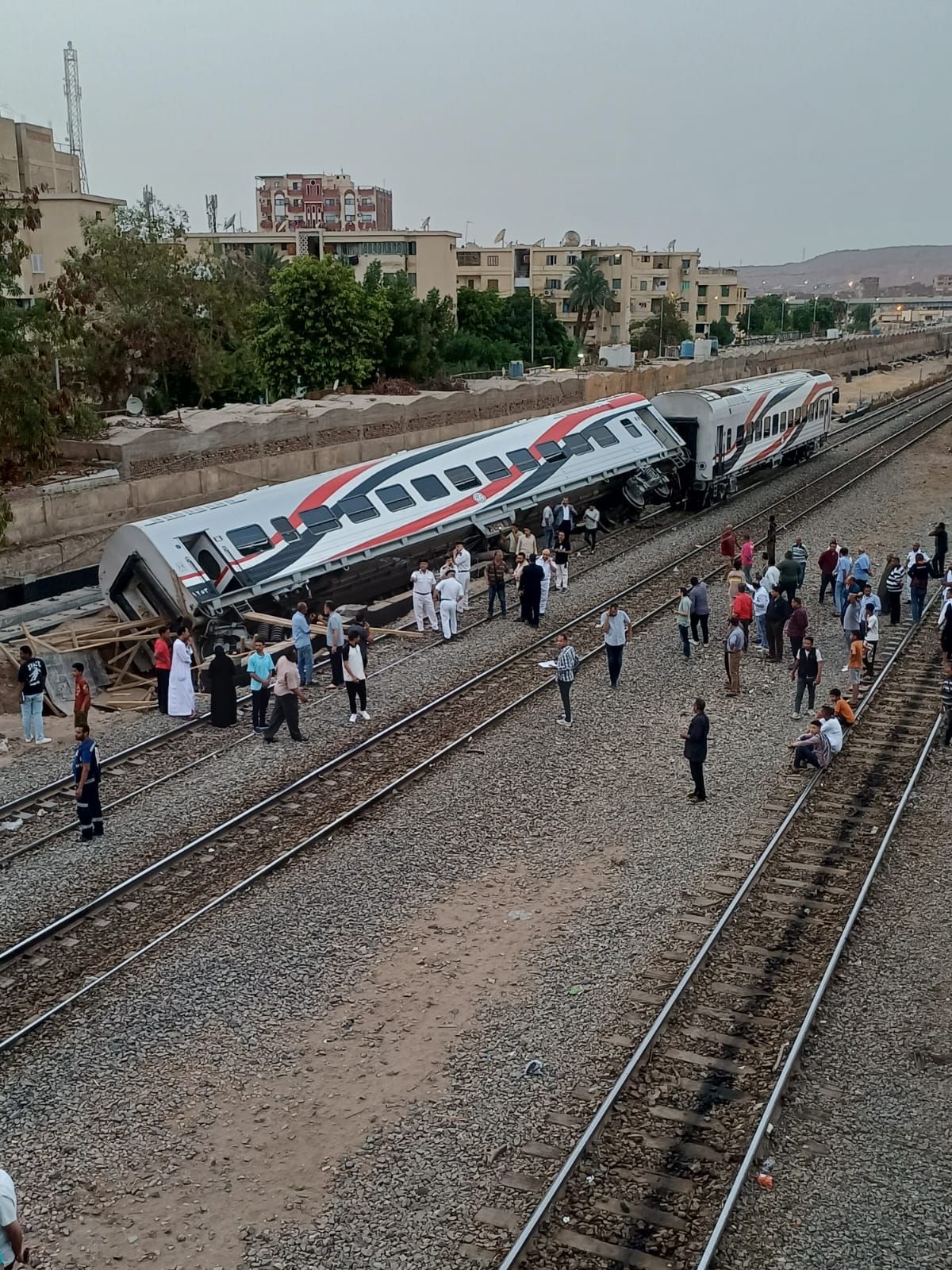 انقلاب عربة قطار روسى بأسوان (4) انقلاب عربة قطار روسى بأسوان (4)