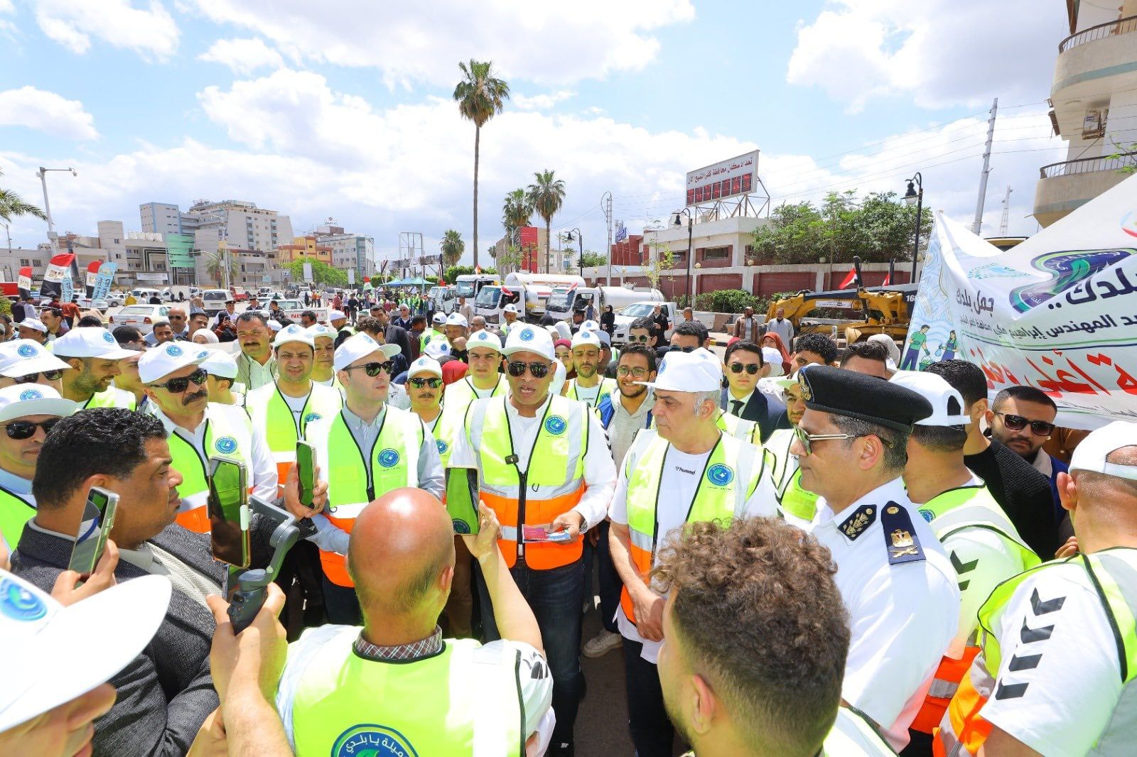 محافظ كفرالشيخ يتفقد جاهزية المعدات المشاركة في المبادرة محافظ كفرالشيخ يتفقد جاهزية المعدات المشاركة في المبادرة