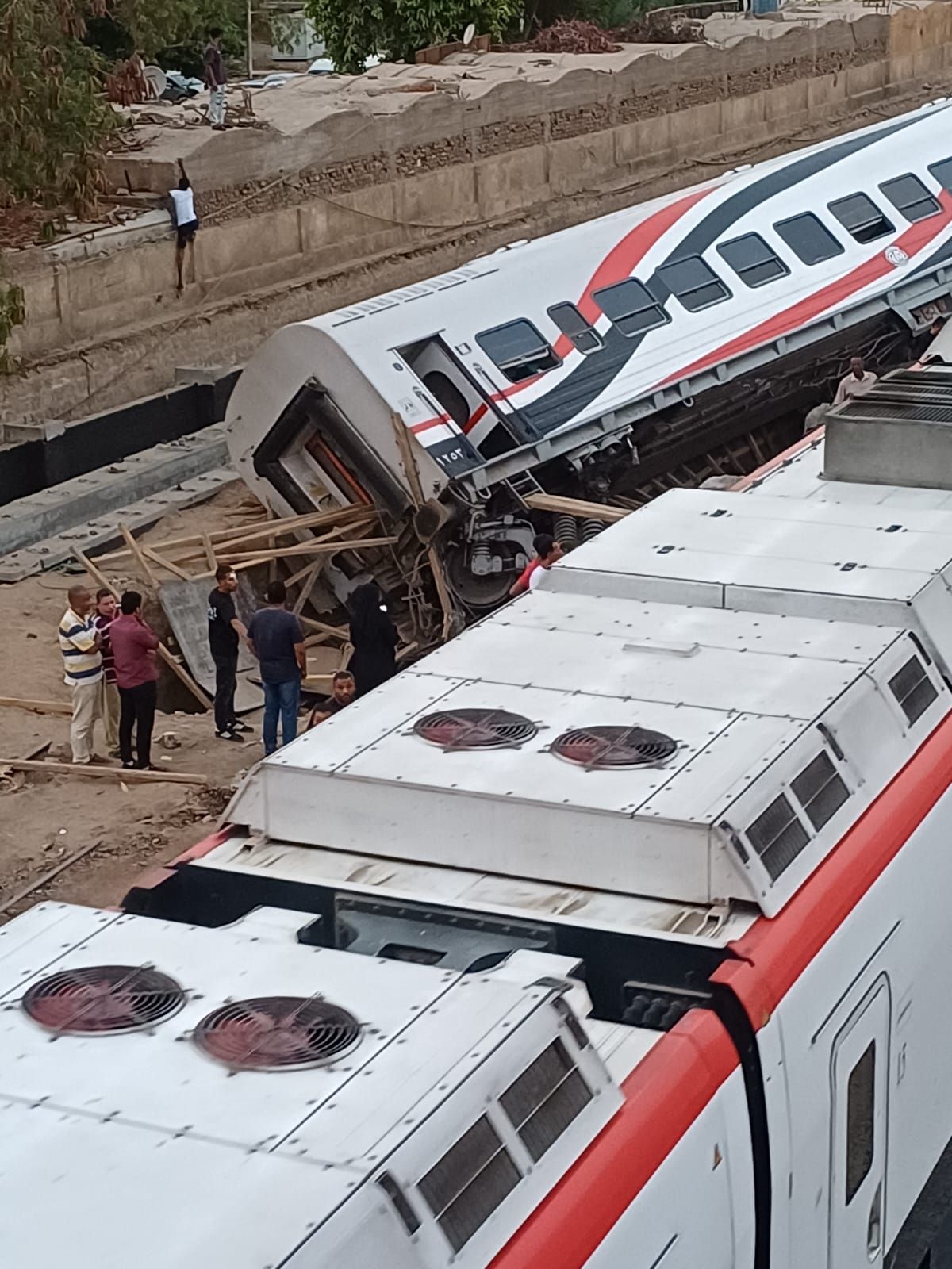 انقلاب عربة قطار روسى بأسوان (2) انقلاب عربة قطار روسى بأسوان (2)