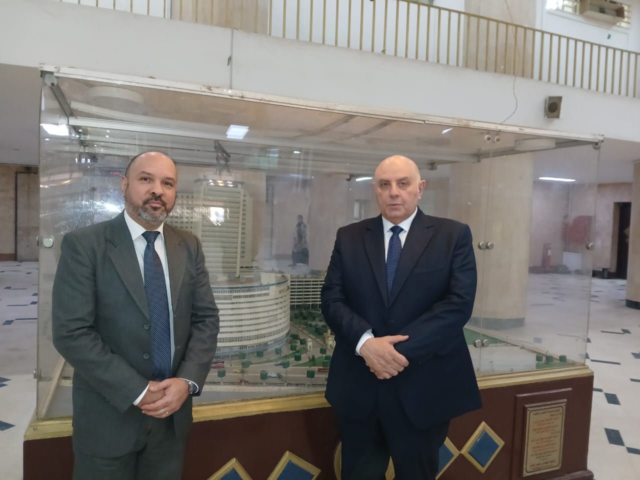 عبد الرحمن البسيوني رئيس الإذاعة المصرية والسفير ألكسندر بيليسر موراجا عبد الرحمن البسيوني رئيس الإذاعة المصرية والسفير ألكسندر بيليسر موراجا
