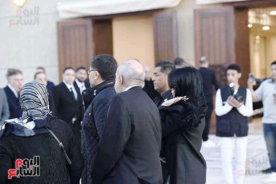 الفنانة هيفاء وهبى تقدم واجب العزاء الفنانة هيفاء وهبى تقدم واجب العزاء