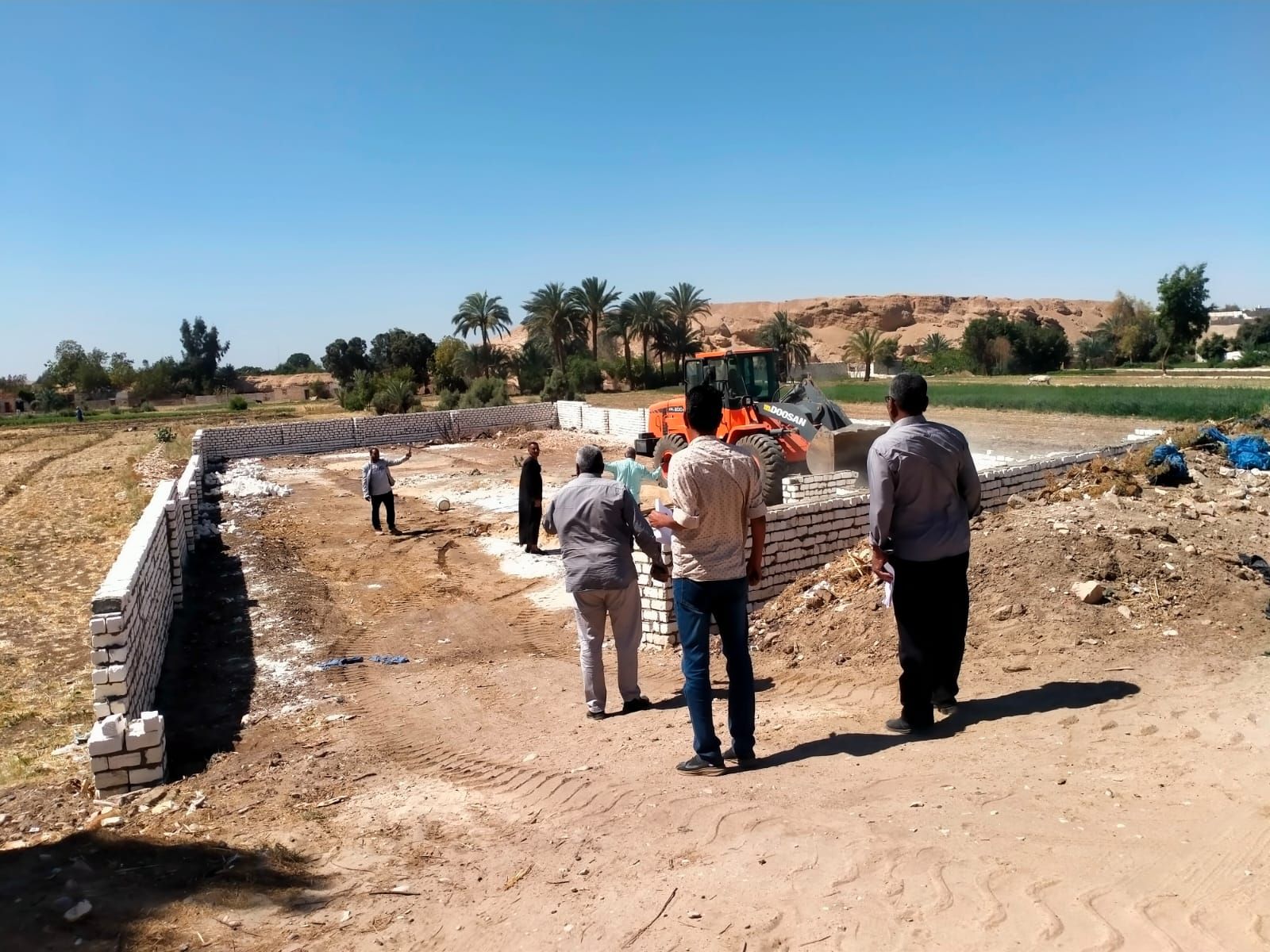 إزالة 17 حالة تعدي بالبناء المخالف على مساحة 1600 متر بالطود إزالة 17 حالة تعدي بالبناء المخالف على مساحة 1600 متر بالطود