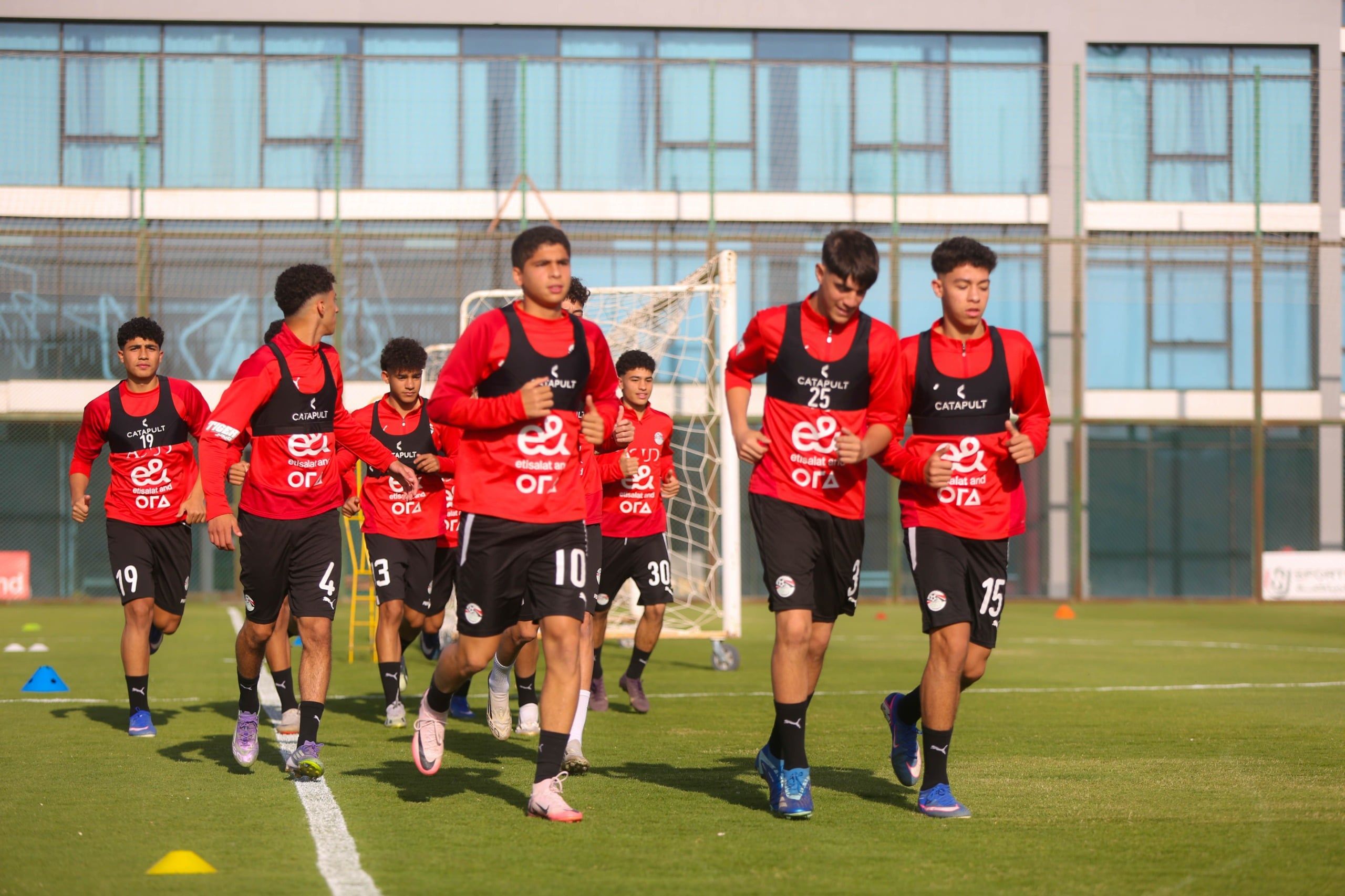 تدريب قوى للاعبين قبل السفر للمغرب تدريب قوى للاعبين قبل السفر للمغرب