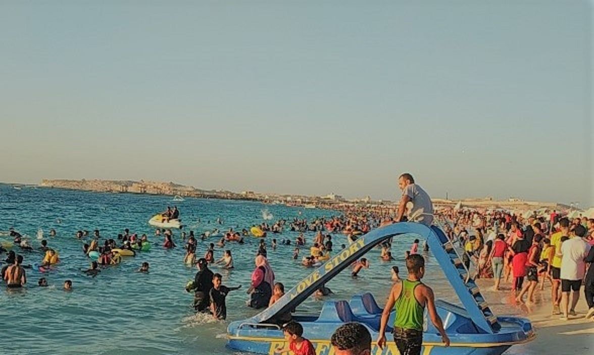 شاطئ مطروح العام يستقبل ألاف المصطافين يوميا خلال المصيف شاطئ مطروح العام يستقبل ألاف المصطافين يوميا خلال المصيف