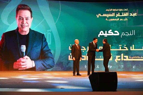 محافظ القاهرة ووزير الشباب يكرمون الفنان حكيم محافظ القاهرة ووزير الشباب يكرمون الفنان حكيم