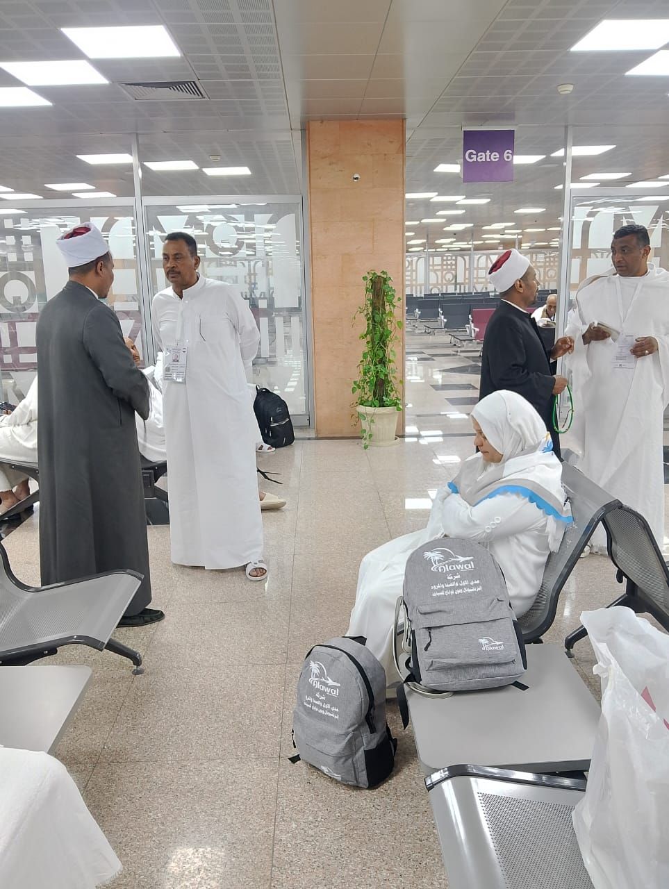 جانب من قوافل الوعظ الأزهرية فى مطار الأقصر الدولى جانب من قوافل الوعظ الأزهرية فى مطار الأقصر الدولى
