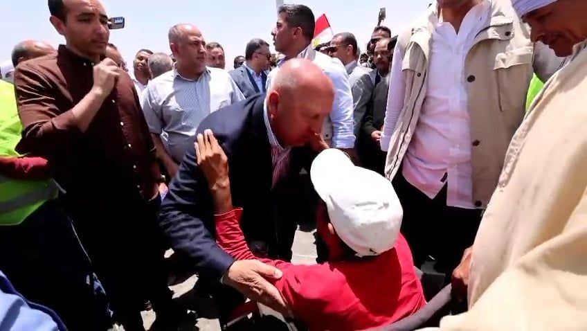 وزير النقل يستجيب لطلب مواطن من ذوي الهمم ويوجه بتوفير وظيفة له (1) وزير النقل يستجيب لطلب مواطن من ذوي الهمم ويوجه بتوفير وظيفة له (1)