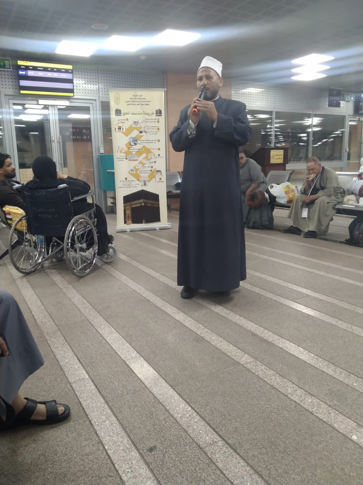 قوافل توعوية لحجاج بيت الله في مطار الأقصر الدولى قوافل توعوية لحجاج بيت الله في مطار الأقصر الدولى