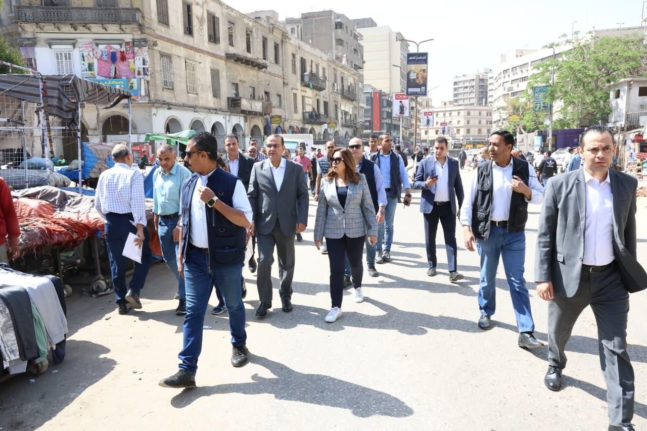 وزيرة التنمية المحلية والبيئة ومحافظ القاهرة يتفقدا أعمال تطوير المرحلة الثانية من سوق العتبة (2) وزيرة التنمية المحلية والبيئة ومحافظ القاهرة يتفقدا أعمال تطوير المرحلة الثانية من سوق العتبة (2)