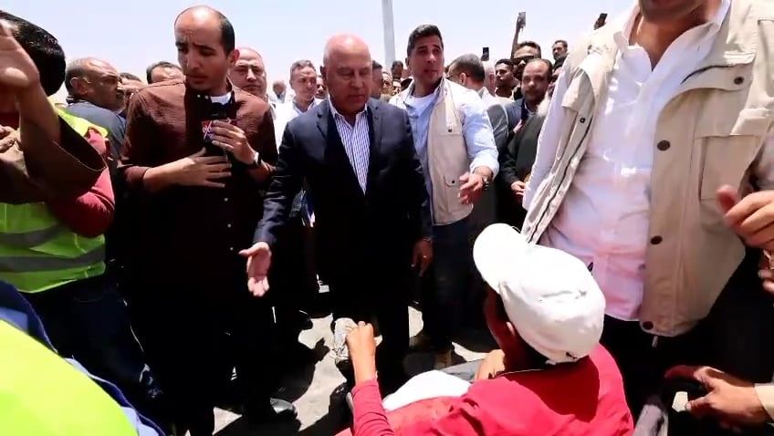 وزير النقل يستجيب لطلب مواطن من ذوي الهمم ويوجه بتوفير وظيفة له (2) وزير النقل يستجيب لطلب مواطن من ذوي الهمم ويوجه بتوفير وظيفة له (2)