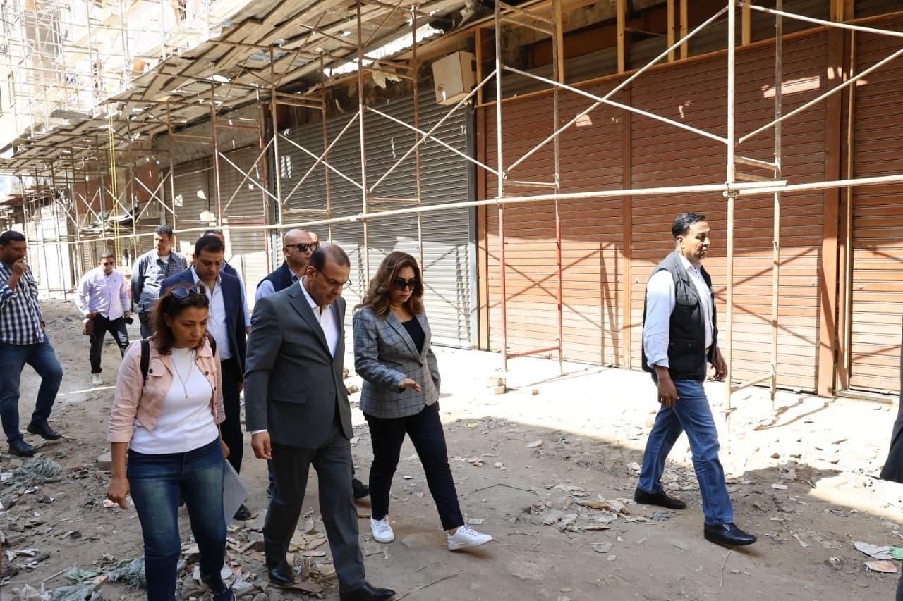 وزيرة التنمية المحلية والبيئة ومحافظ القاهرة يتفقدا أعمال تطوير المرحلة الثانية من سوق العتبة (5) وزيرة التنمية المحلية والبيئة ومحافظ القاهرة يتفقدا أعمال تطوير المرحلة الثانية من سوق العتبة (5)