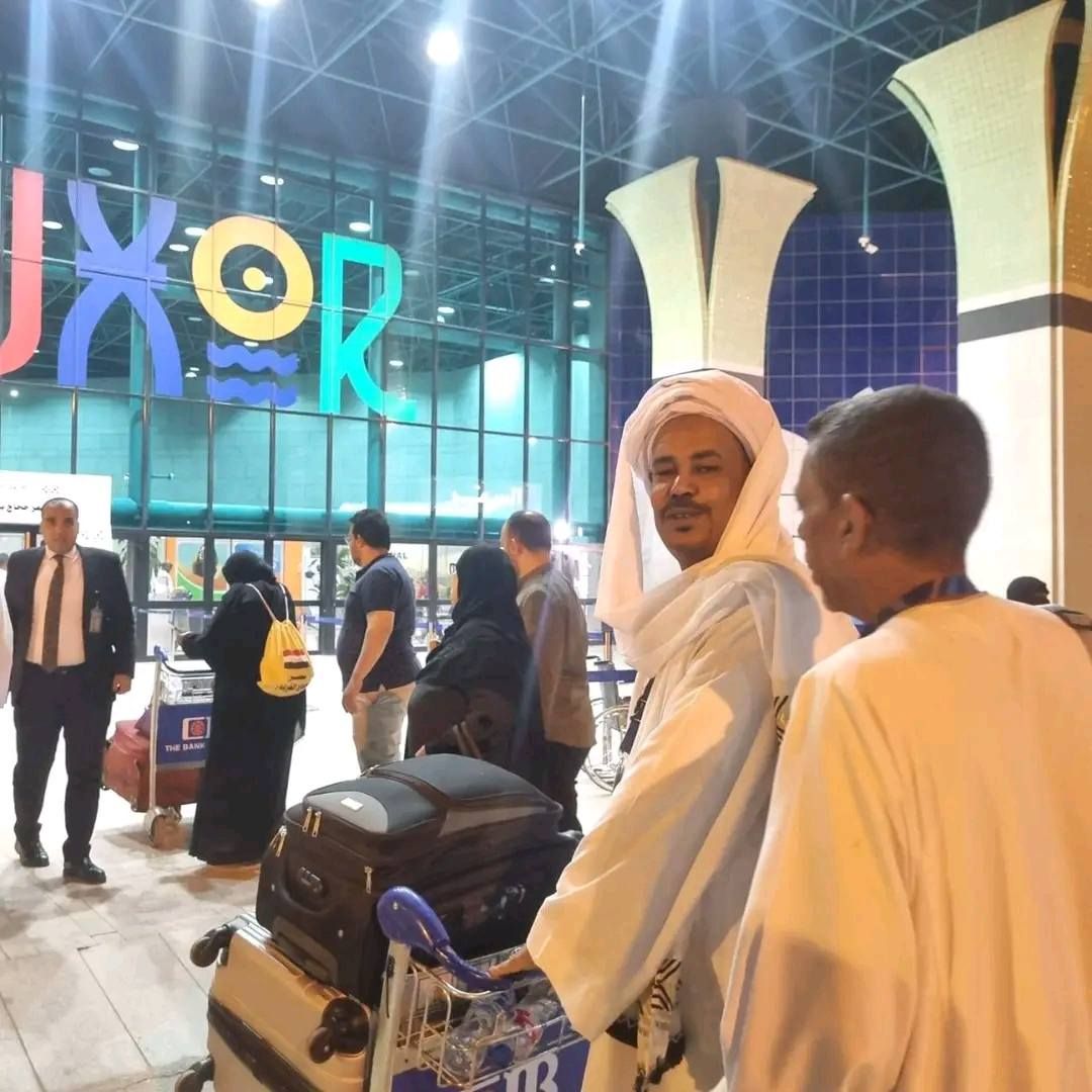 الحجاج لدى التوجه إلى مطار الأقصر الدولى للسفر الحجاج لدى التوجه إلى مطار الأقصر الدولى للسفر