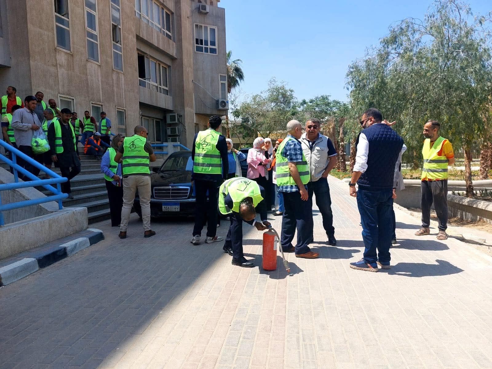 تجربة محاكاة ناجحة لمواجهة الحرائق والطوارئ تجربة محاكاة ناجحة لمواجهة الحرائق والطوارئ