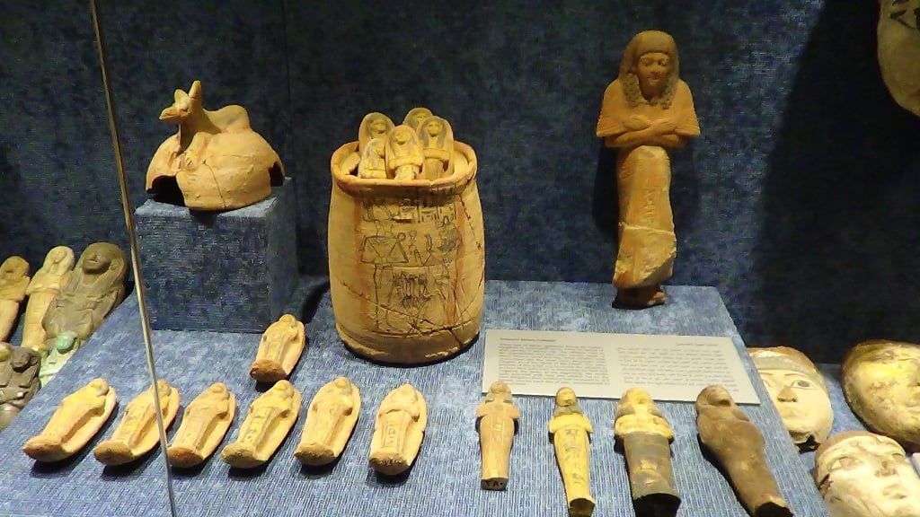 قطع اثرية نادرة - متحف مطروح قطع اثرية نادرة - متحف مطروح