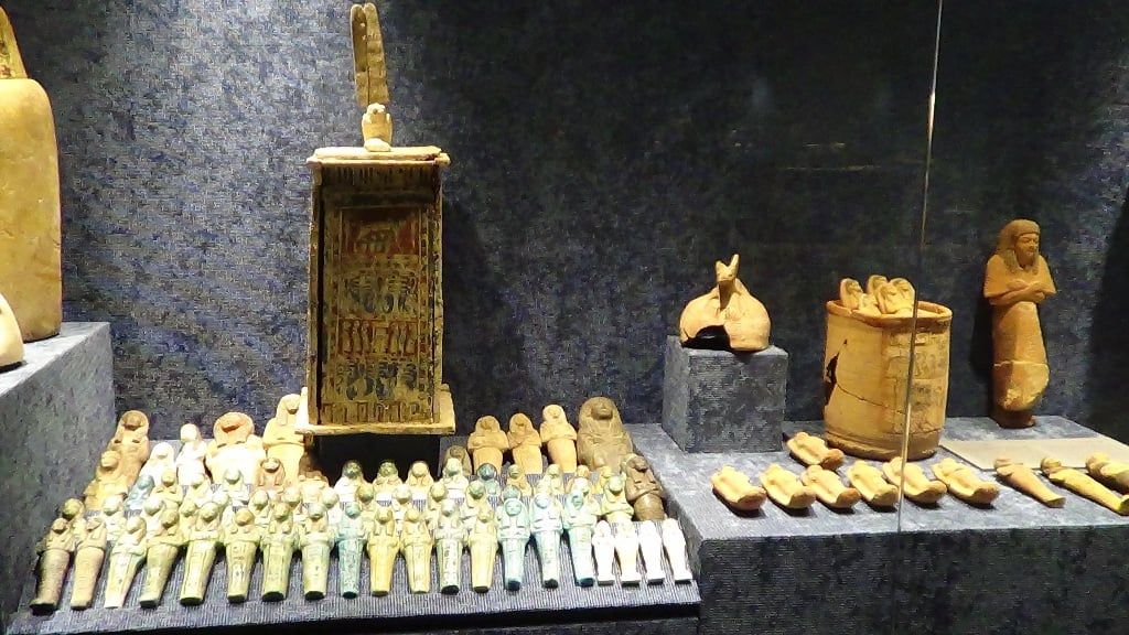 كنوز نفيسة داخل متحف اثار مطروح كنوز نفيسة داخل متحف اثار مطروح