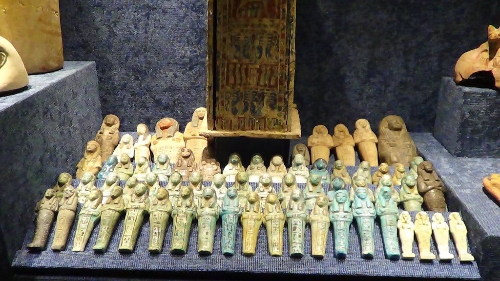 تنوع االقطع الاثرية - متحف اثار مطروح تنوع االقطع الاثرية - متحف اثار مطروح