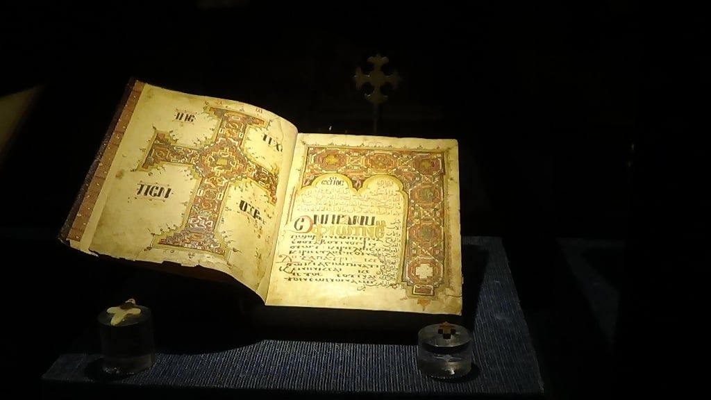 مخطوط نادر ضمن الاثار القبطية بمتحف اثار مطروح مخطوط نادر ضمن الاثار القبطية بمتحف اثار مطروح