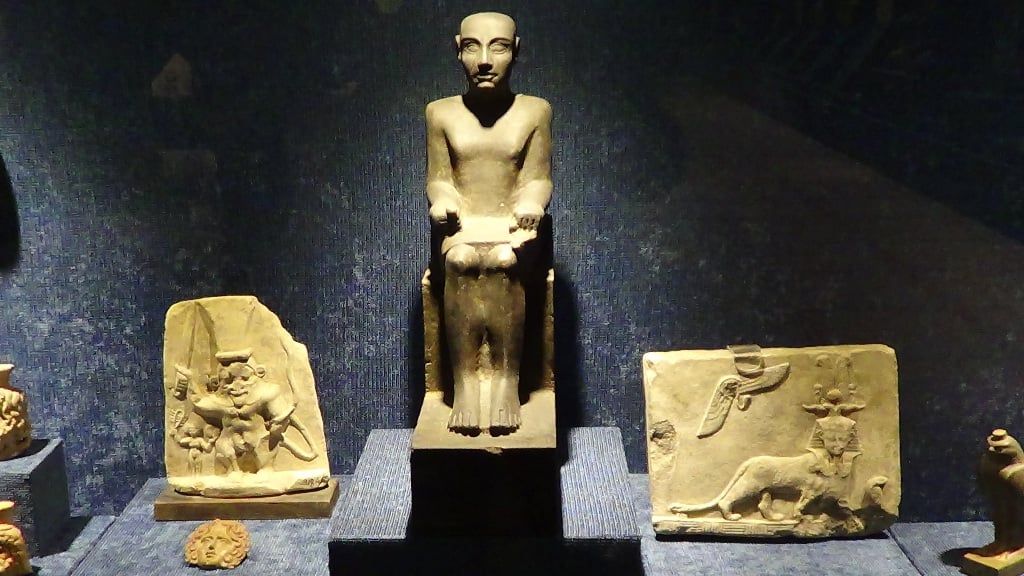 جانب من تماثيل متحف اثار مطروح جانب من تماثيل متحف اثار مطروح