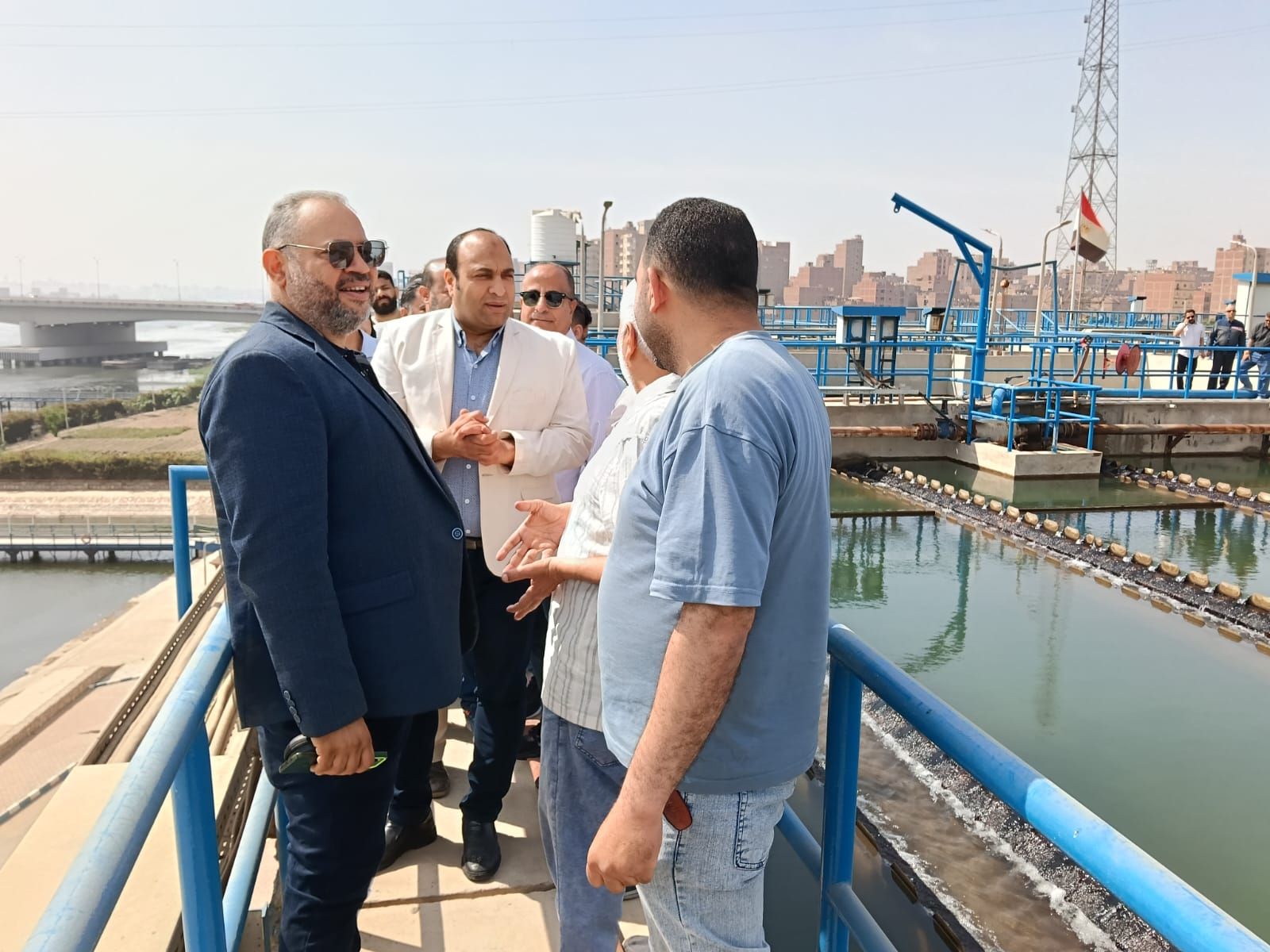 رئيس مياه الجيزة يتفقد محطة إمبابة (2) رئيس مياه الجيزة يتفقد محطة إمبابة (2)