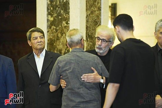 مفيد عاشور يتلقى العزاء فى الراحل عبد الرحمن أبو زهرة مفيد عاشور يتلقى العزاء فى الراحل عبد الرحمن أبو زهرة