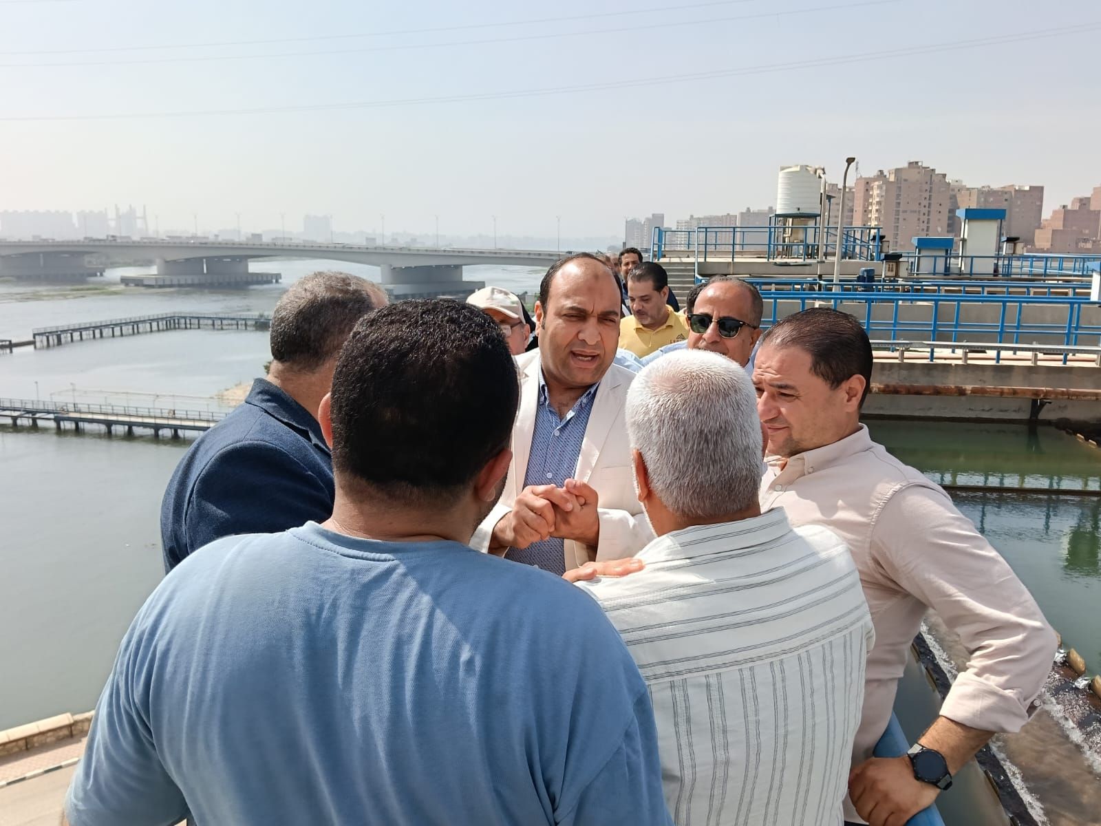 رئيس مياه الجيزة يتفقد محطة إمبابة (3) رئيس مياه الجيزة يتفقد محطة إمبابة (3)