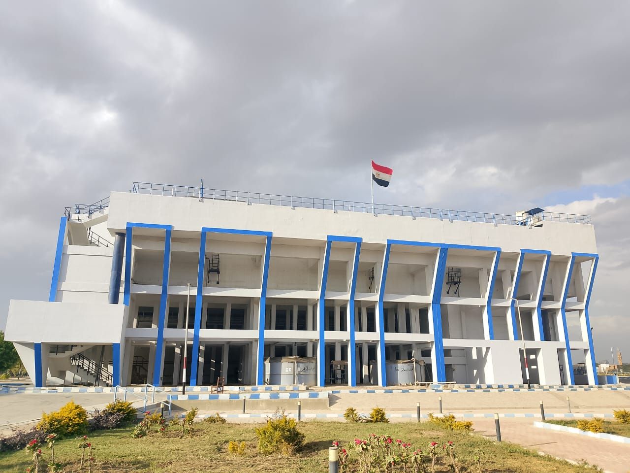 رئيس مياه الجيزة يتفقد محطة إمبابة (7) رئيس مياه الجيزة يتفقد محطة إمبابة (7)