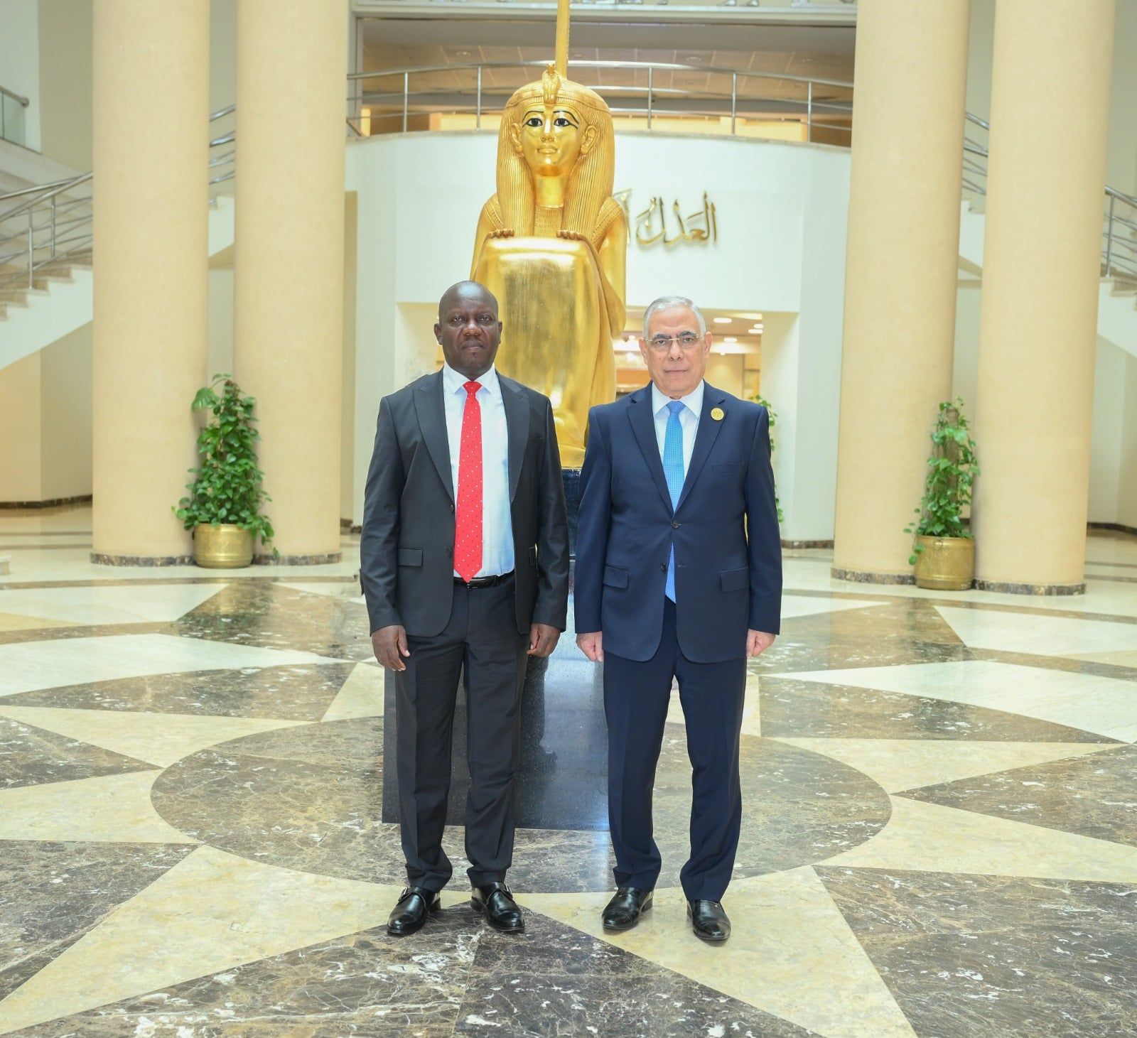 النائب العام يستقبل نظيره الكيني لبحث تعزيز التعاون القضائي بين البلدين (7) النائب العام يستقبل نظيره الكيني لبحث تعزيز التعاون القضائي بين البلدين (7)