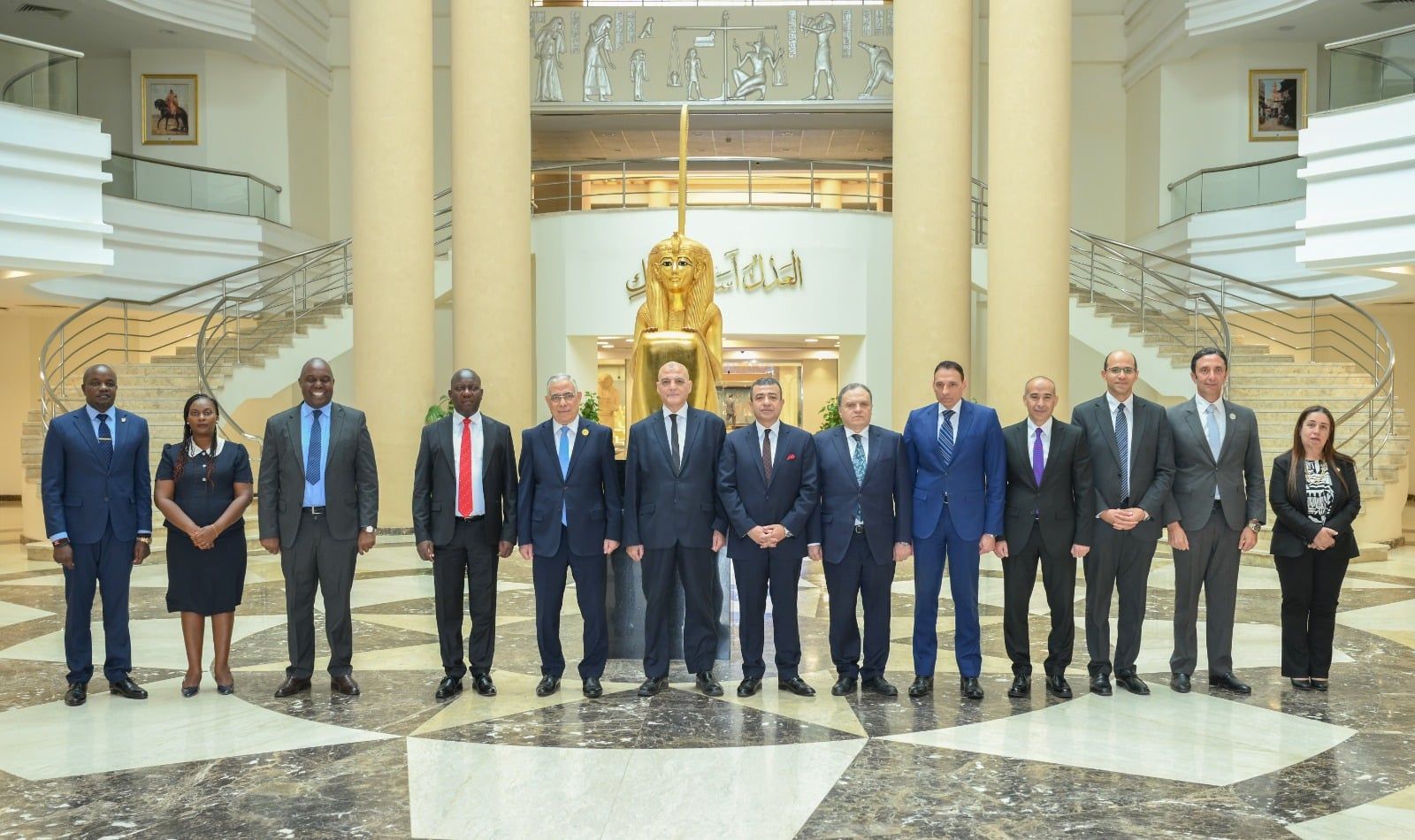 النائب العام يستقبل نظيره الكيني لبحث تعزيز التعاون القضائي بين البلدين (10) النائب العام يستقبل نظيره الكيني لبحث تعزيز التعاون القضائي بين البلدين (10)