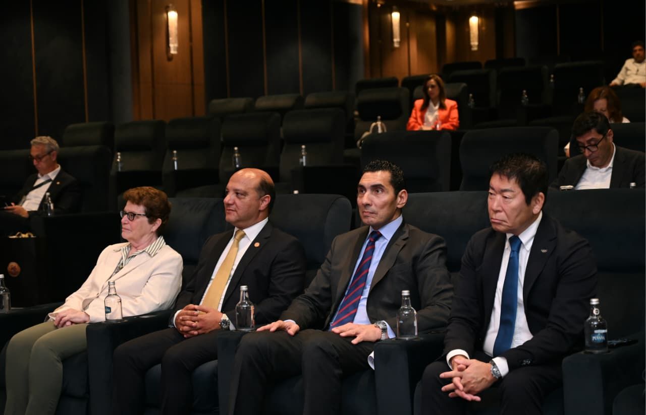 وزير الشباب والرياضة يشهد توقيع عقد استضافة مصر لبطولة العالم للجمباز الفني للناشئين وزير الشباب والرياضة يشهد توقيع عقد استضافة مصر لبطولة العالم للجمباز الفني للناشئين