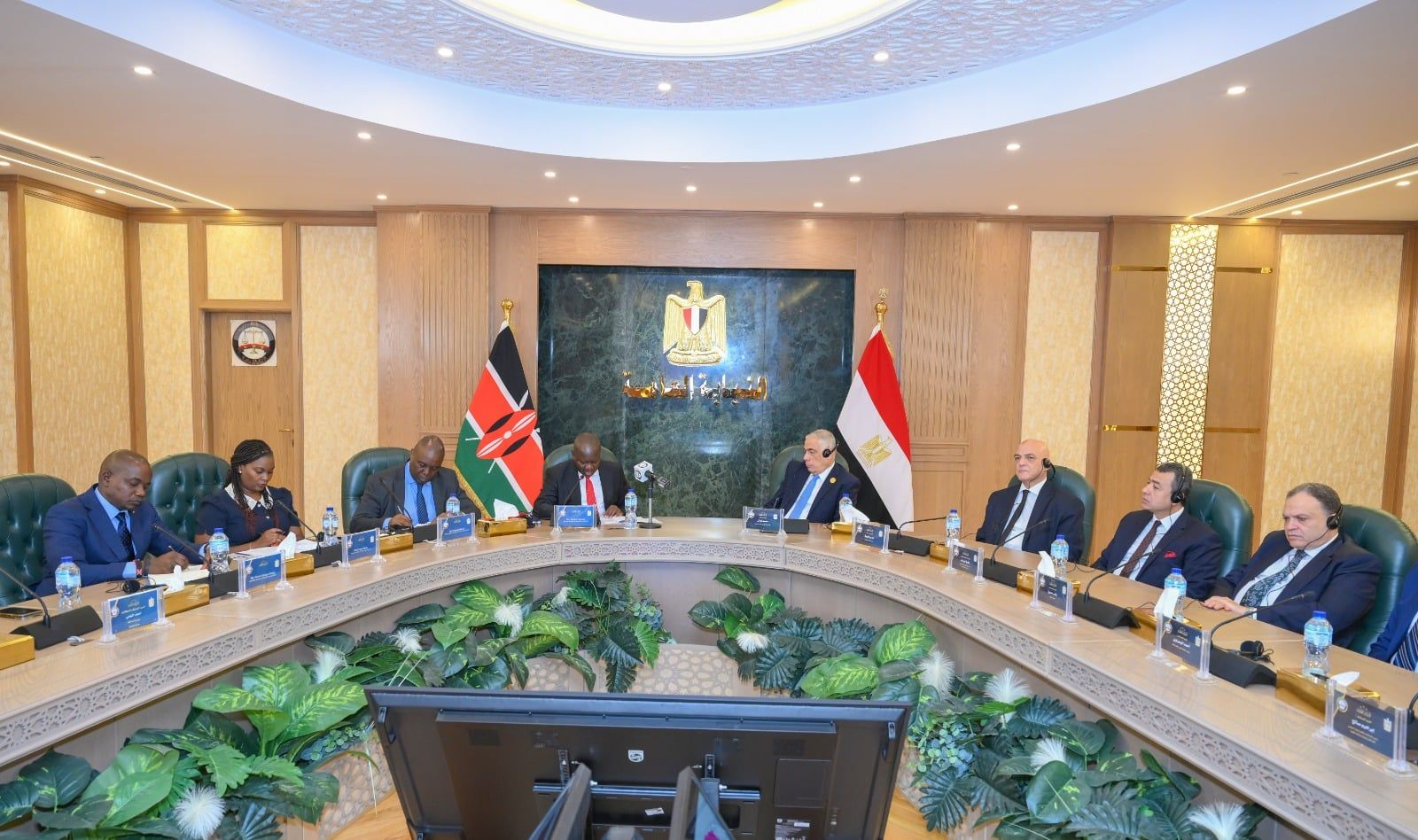 النائب العام يستقبل نظيره الكيني لبحث تعزيز التعاون القضائي بين البلدين (8) النائب العام يستقبل نظيره الكيني لبحث تعزيز التعاون القضائي بين البلدين (8)