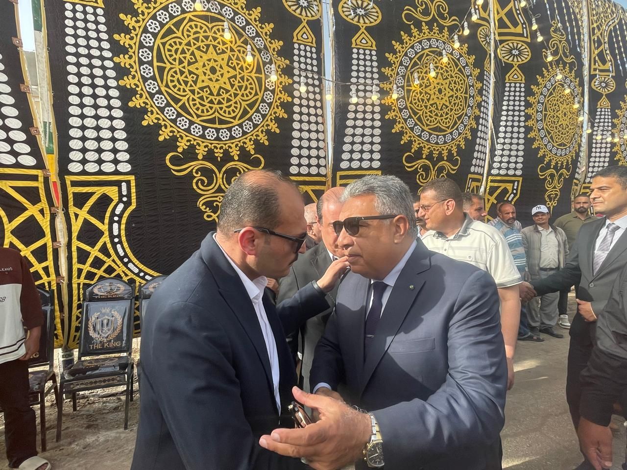 محافظ الدقهلية يقدم واجب العزاء لأسر ضحايا حادث التصادم (3) محافظ الدقهلية يقدم واجب العزاء لأسر ضحايا حادث التصادم (3)