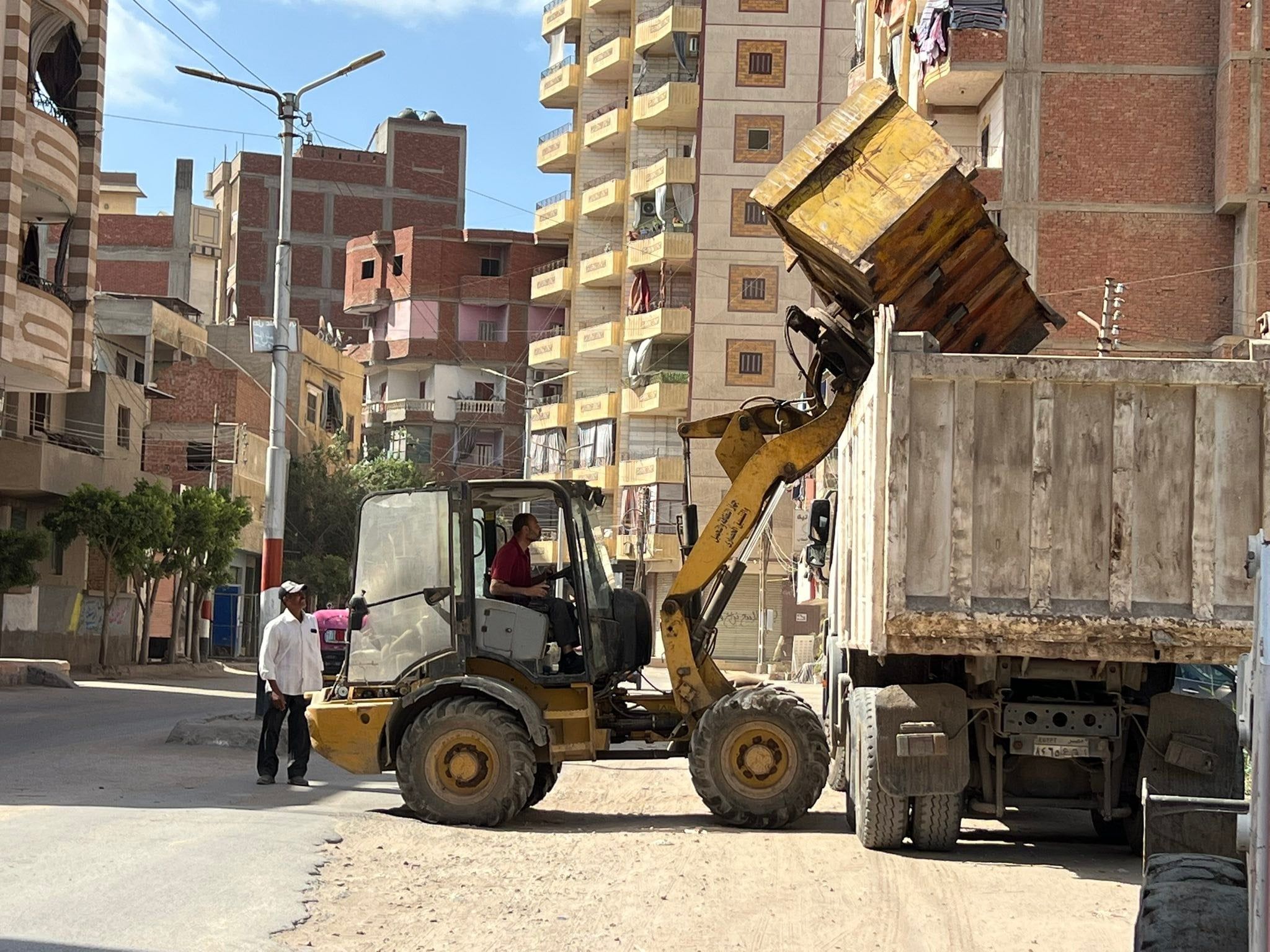 تفريغ صناديق القمامة تفريغ صناديق القمامة