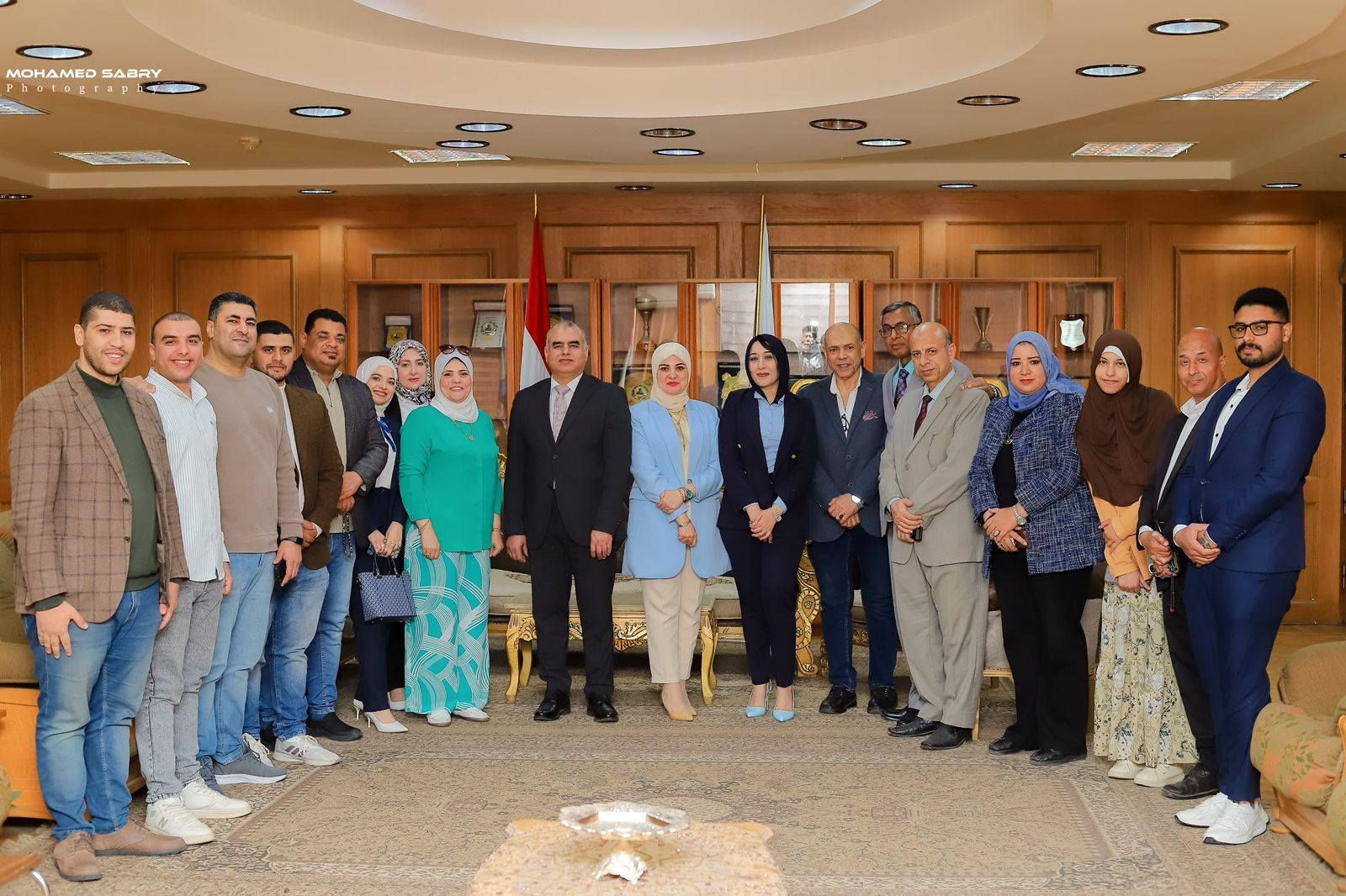 هيئة التدريس وعدد من الاعلاميين هيئة التدريس وعدد من الاعلاميين