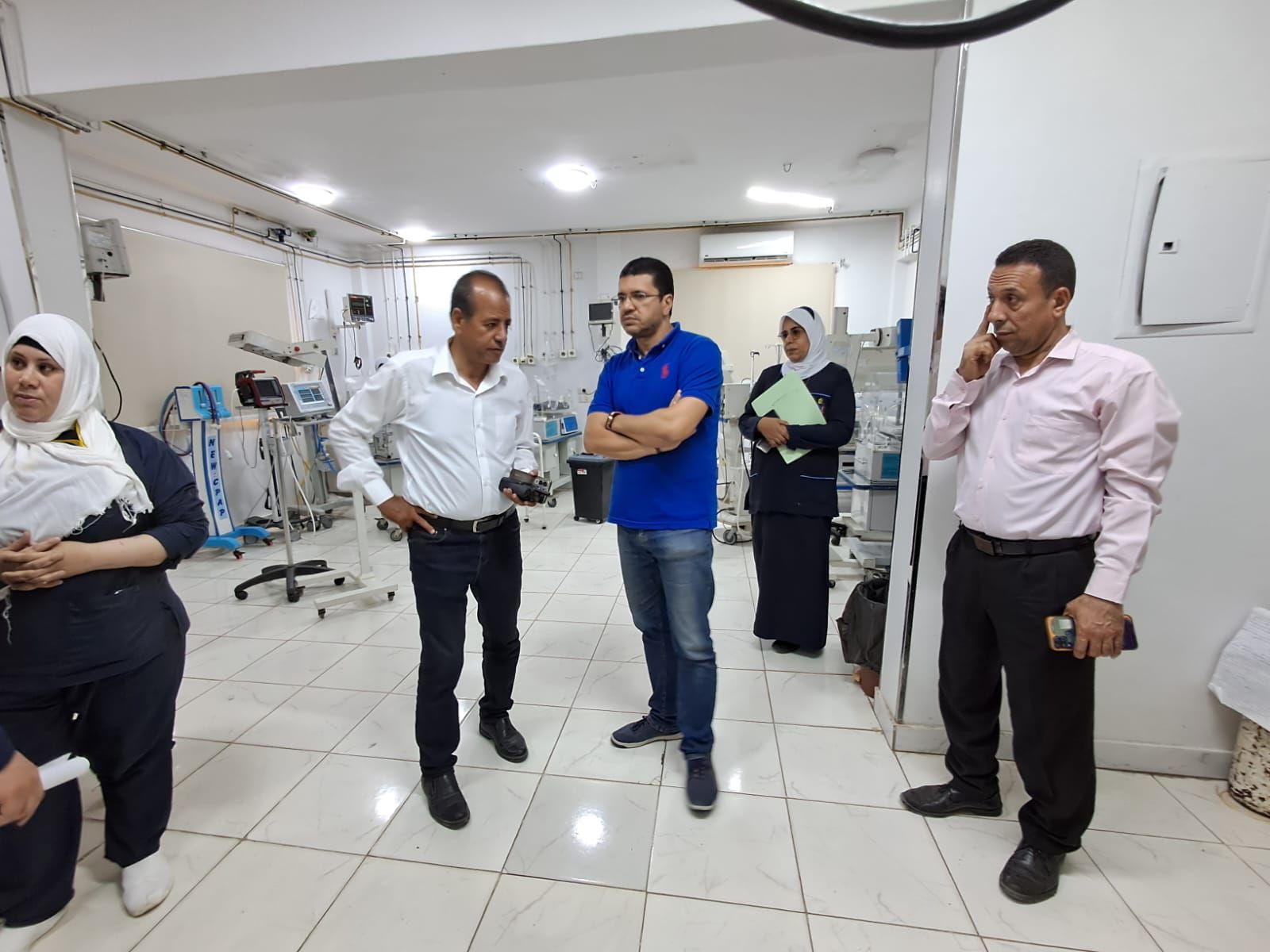 رئيس مدينة أبو النمرس يتفقد المستشفى المركزى للتأكد من انتظام العمل (5) رئيس مدينة أبو النمرس يتفقد المستشفى المركزى للتأكد من انتظام العمل (5)