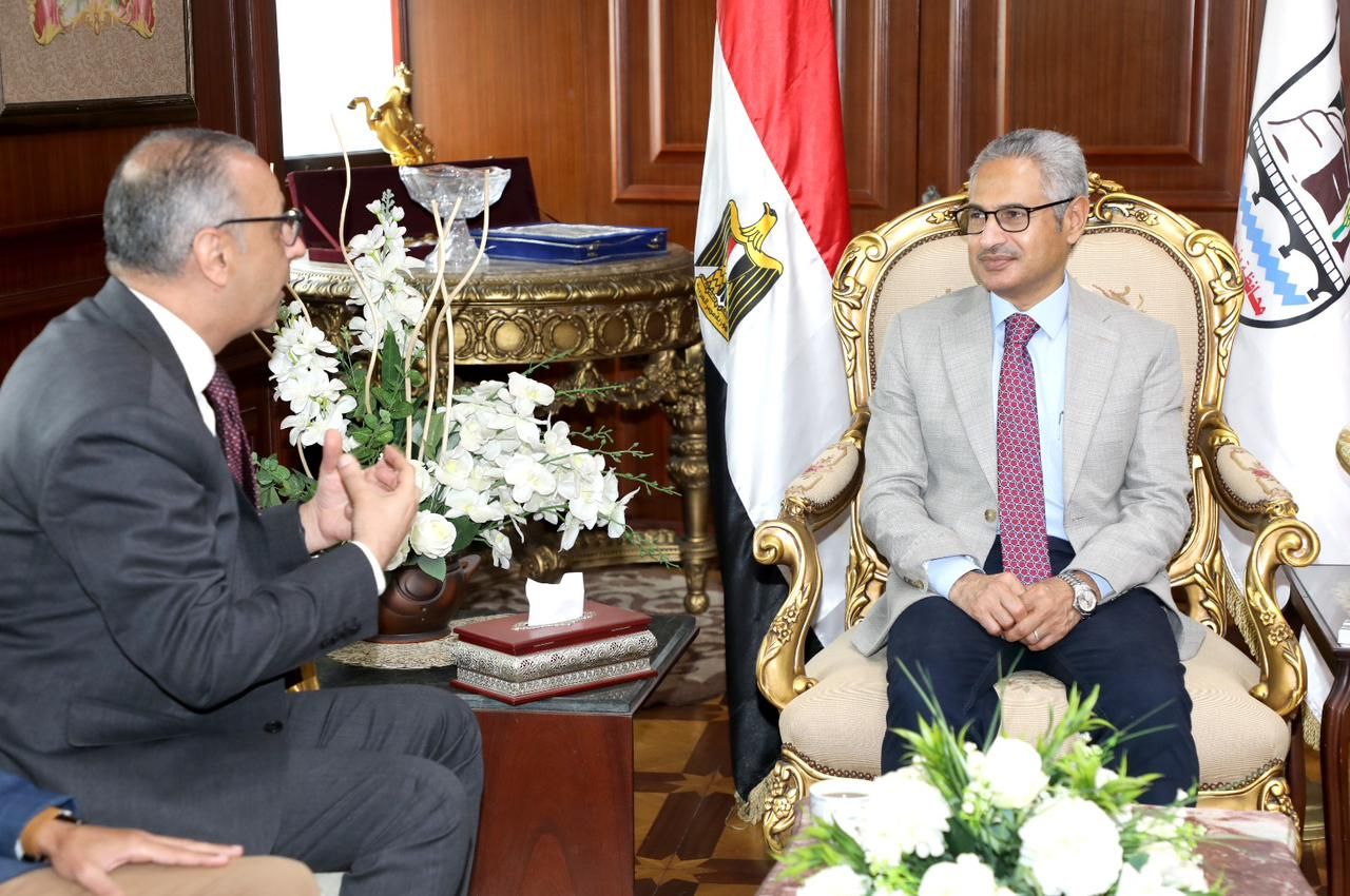 حسام الجراحي رئيس جهاز تنمية التجارة الداخلية واللواء عبد الله عبد العزيز، محافظ بني سويف حسام الجراحي رئيس جهاز تنمية التجارة الداخلية واللواء عبد الله عبد العزيز، محافظ بني سويف