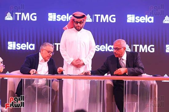 المستشار تركى ال الشيخ يشهد توقيع الاتفاقيه بين شركة صلة وطلعت مصطفى المستشار تركى ال الشيخ يشهد توقيع الاتفاقيه بين شركة صلة وطلعت مصطفى