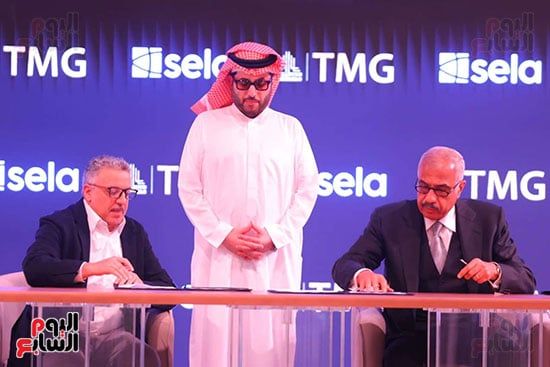 المستشار تركى ال الشيخ يشهد توقيع الاتفاقيه المستشار تركى ال الشيخ يشهد توقيع الاتفاقيه