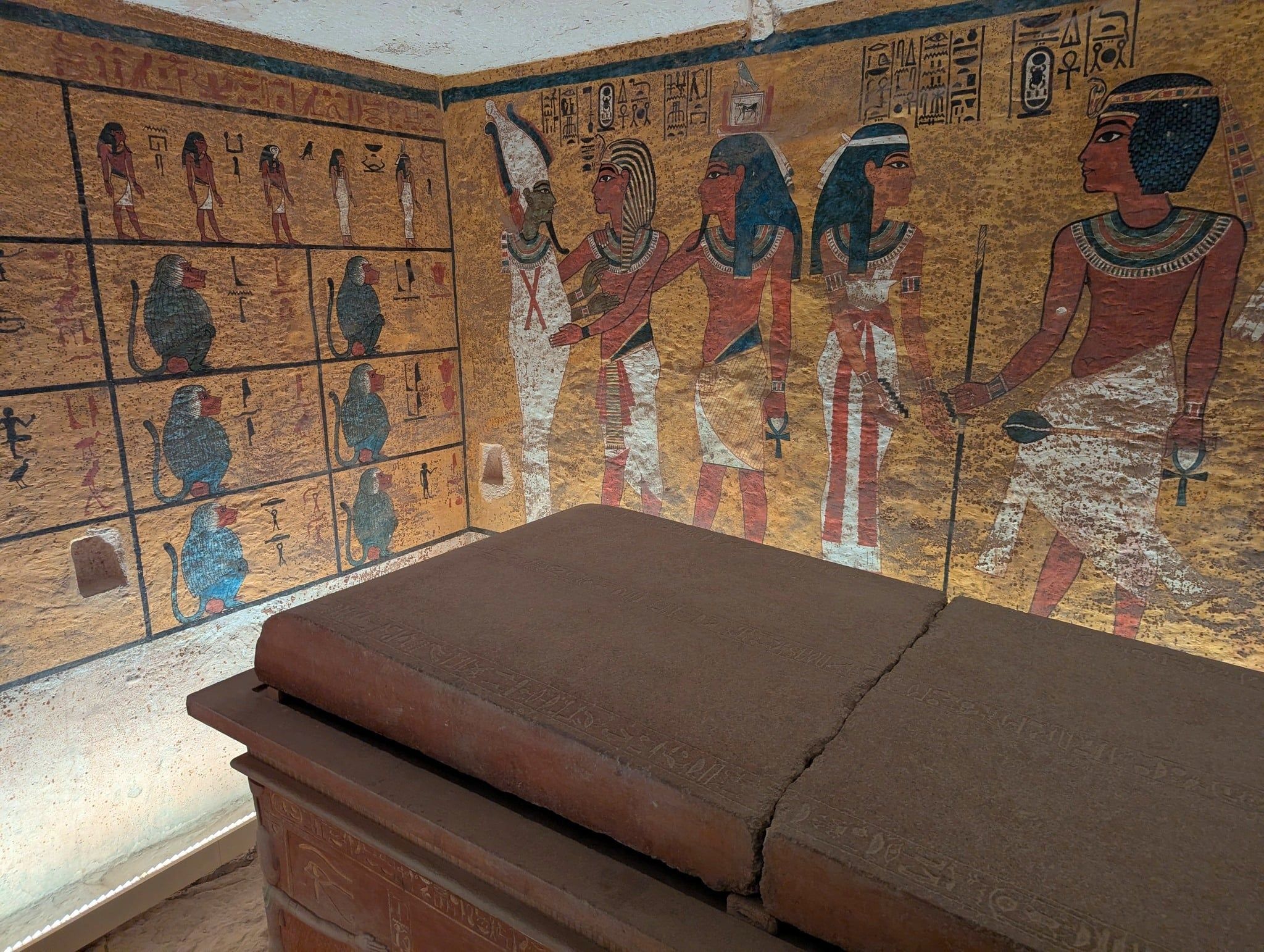 لوحات فنية مميزة فى مقبرة الملك الصغير توت عنخ آمون لوحات فنية مميزة فى مقبرة الملك الصغير توت عنخ آمون
