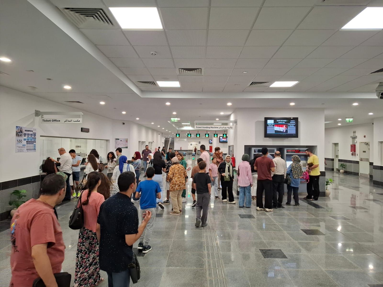 إقبال كبير على قطارات مونوريل شرق النيل في الجمعة الأولى للتشغيل