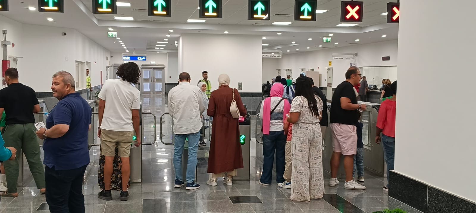 الركاب بمحطات المونوريل (6) الركاب بمحطات المونوريل (6)