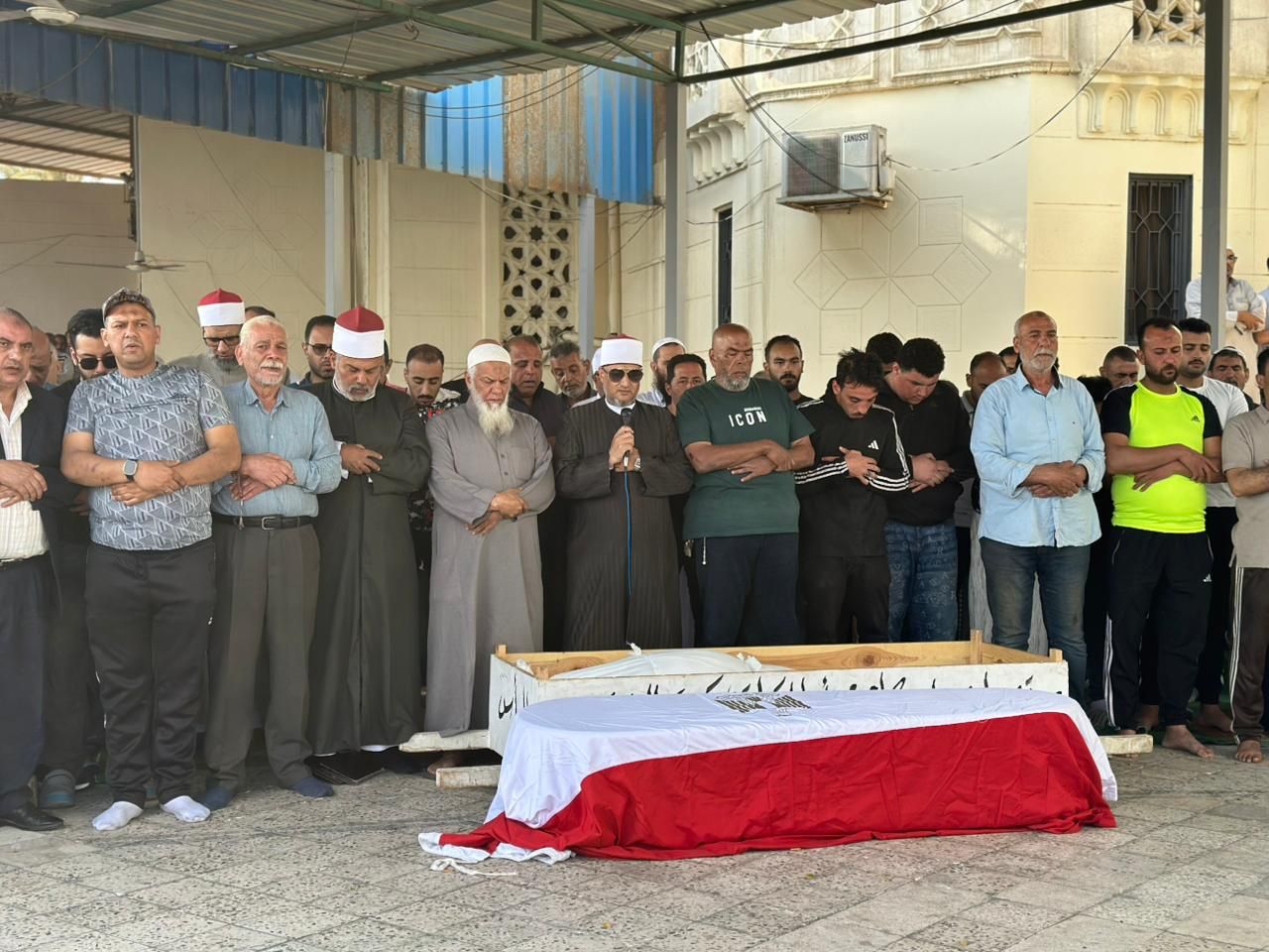 صلاة الجنازة على اللواء ياسر صابر صلاة الجنازة على اللواء ياسر صابر