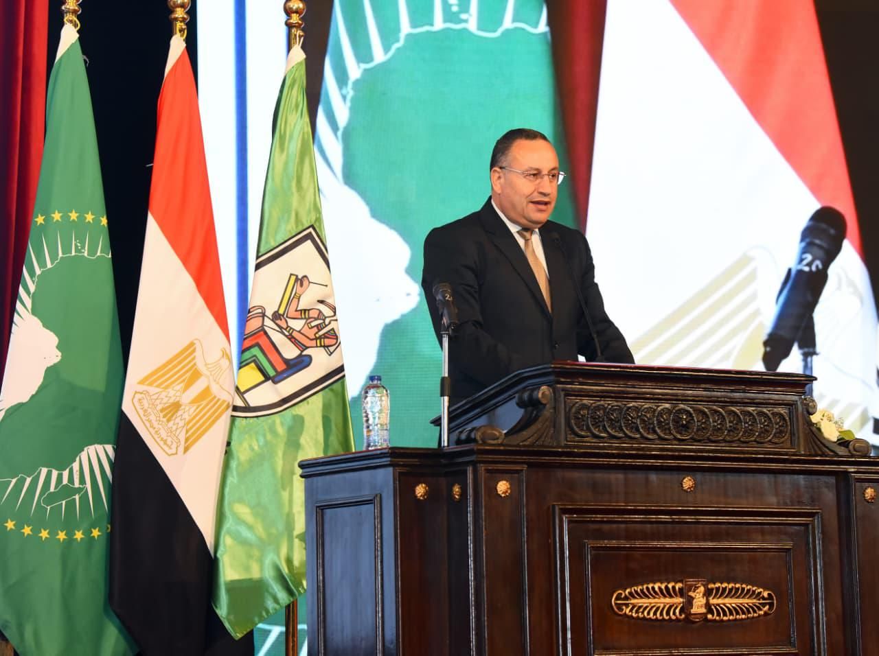 الدكتور عبدالعزيز قنصوة وزير التعليم العالى والبحث العلمي الدكتور عبدالعزيز قنصوة وزير التعليم العالى والبحث العلمي