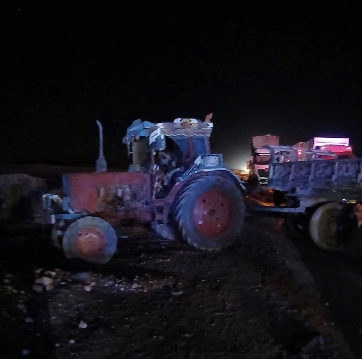 موقع حادث التصادم بين جرار زراعى وسيارة بصحراوى إسنا موقع حادث التصادم بين جرار زراعى وسيارة بصحراوى إسنا